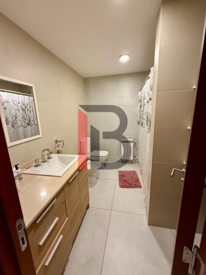 EXCLUSIVO PISO DE CATEGORIA - 226 m² con Doble Cochera | Cipolletti Centro