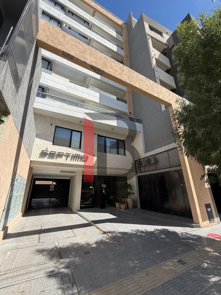 EXCLUSIVO PISO DE CATEGORIA - 226 m² con Doble Cochera | Cipolletti Centro